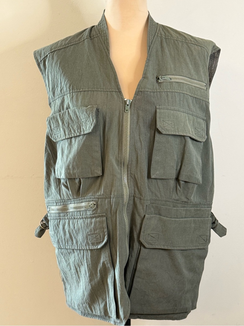 Tamacia Poland army green utility vest multi pockets outdoorsy unisex LG